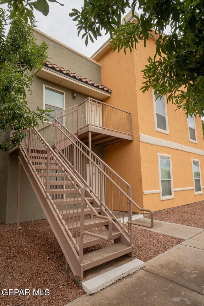 Building Photo - 5030 Fairbanks Dr