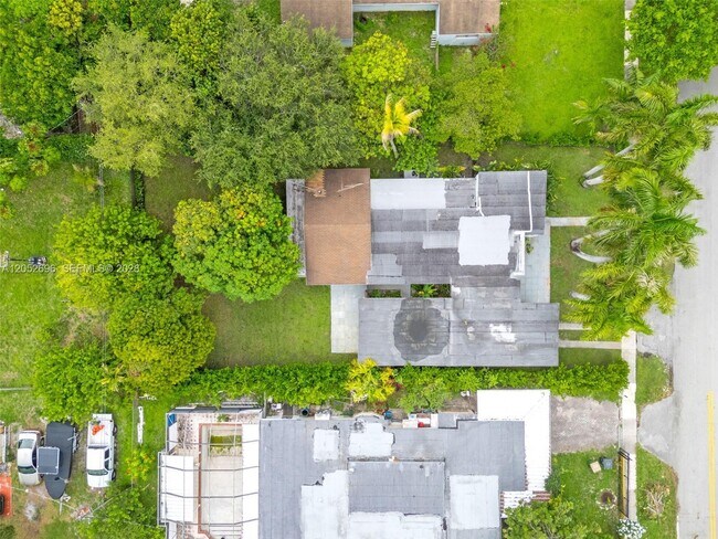 Building Photo - 1580 NE 139th St