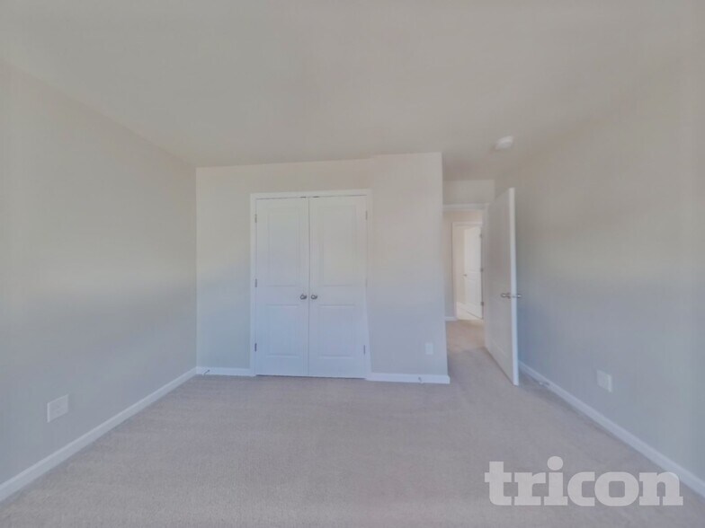 Building Photo - 142 Spring Knoll Dr