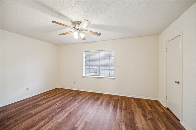 Building Photo - 3003 Falk Ct