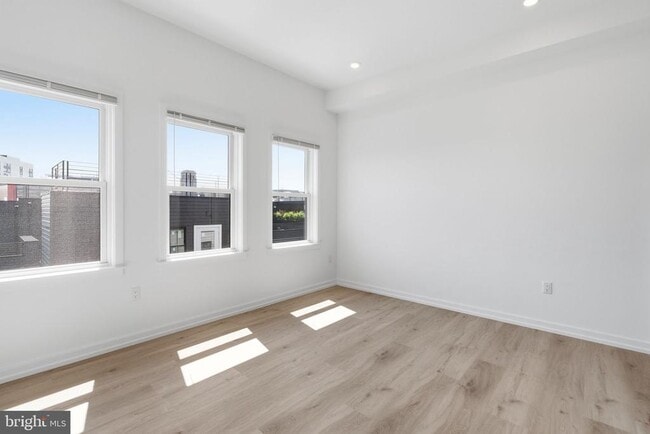 Building Photo - 209 New St