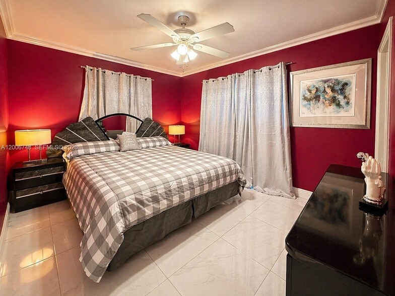 Building Photo - 561 NE 172nd St