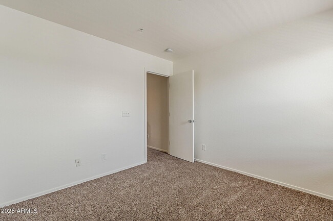 Building Photo - 3022 E Donner Dr