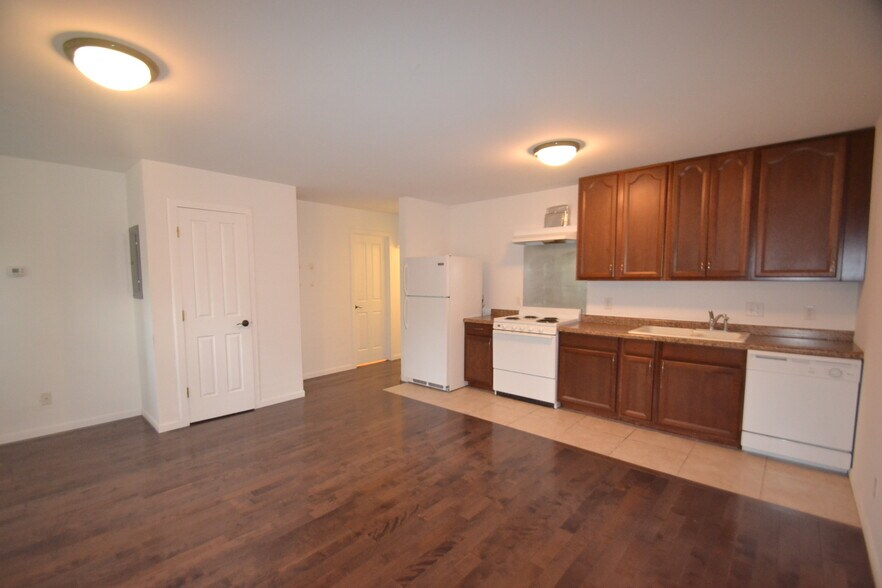 Primary Photo - 357 Greenwich St