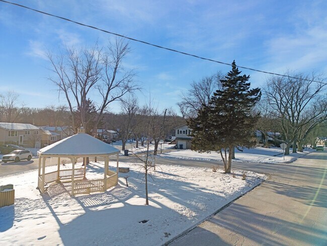 Building Photo - 9052 W 92nd St