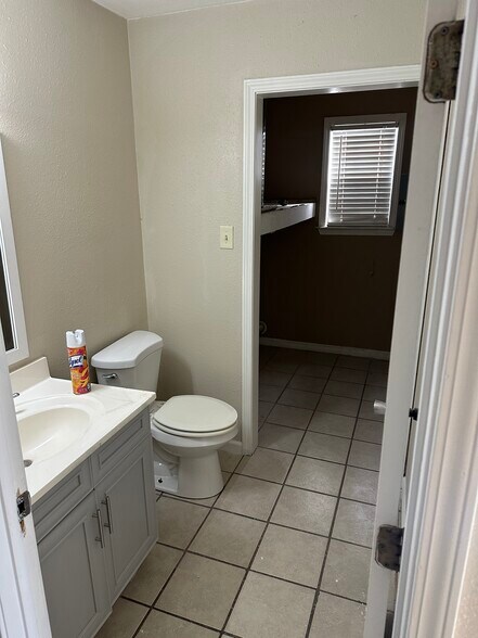 Building Photo - 3605 Jupiter Dr