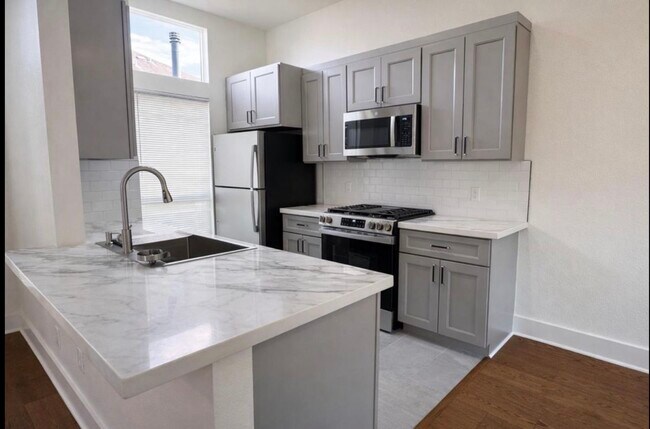 Building Photo - 6327 Southwood Ct N