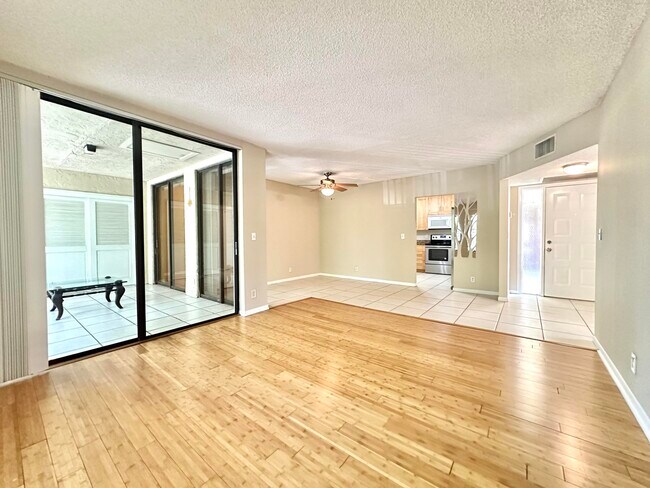 Building Photo - 4509 Carambola Cir S