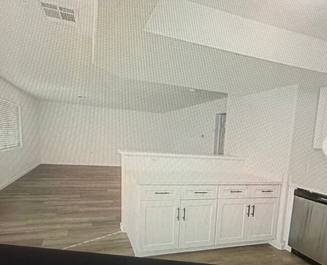 Building Photo - 2232 Benmore St