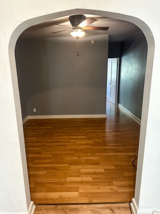 Archway to living room - 611 Walnut Ave