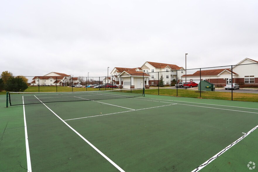 The Paths of Walnut Ridge 1420 Commons Dr Woodstock IL 60098