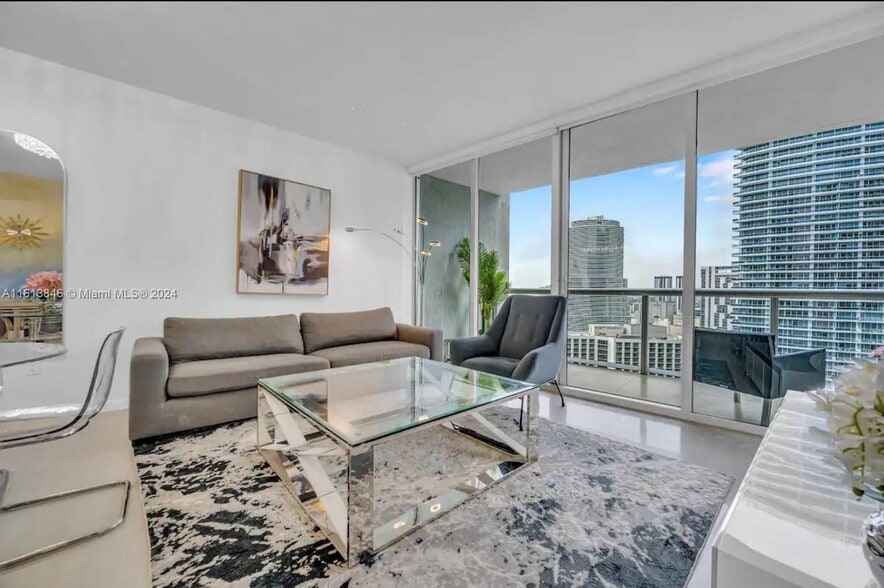 Building Photo - 485 Brickell Ave