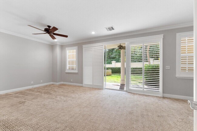 Building Photo - 604 NE Francesca Ln