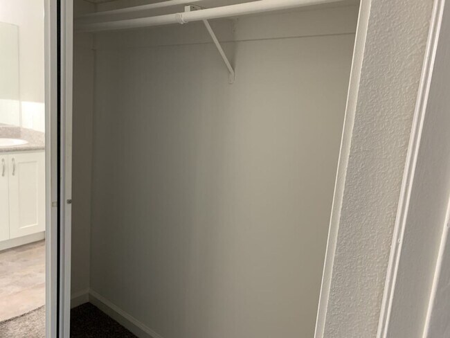 Building Photo - Sabre Springs Top Floor Condo with Carport