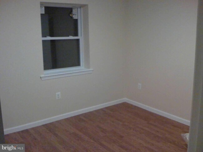 Building Photo - 5615 Minoso Dr