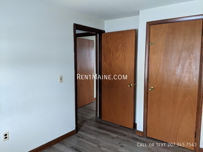 Building Photo - 13 Hemlock St