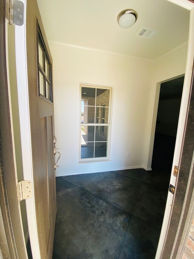 Building Photo - 5614 Gonzaga Ln