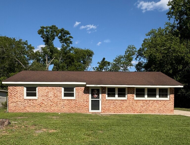 Primary Photo - 3330 Karian Dr