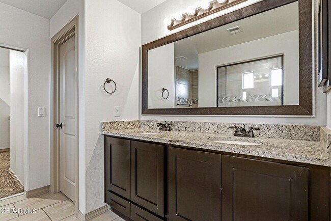 Building Photo - 14705 Tierra Escape Ave