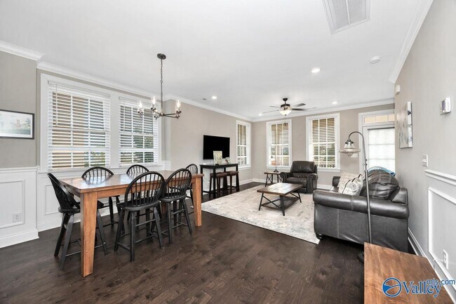 Building Photo - 200 St Louis St