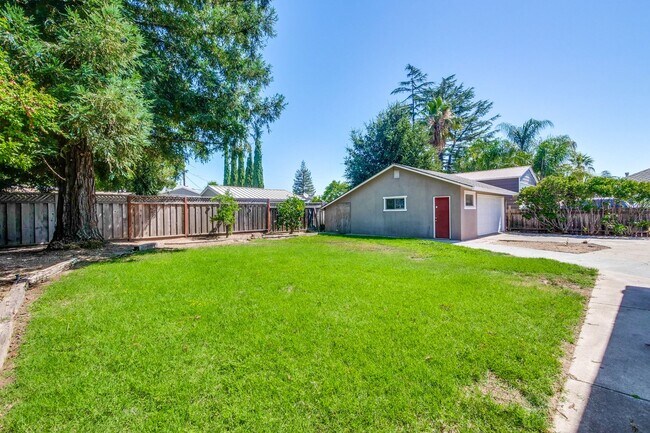 Building Photo - Single Story Gem in Saratoga! Quaint 3 BR 1.5 BA Home Ready for Occupancy with all new Air Condit...