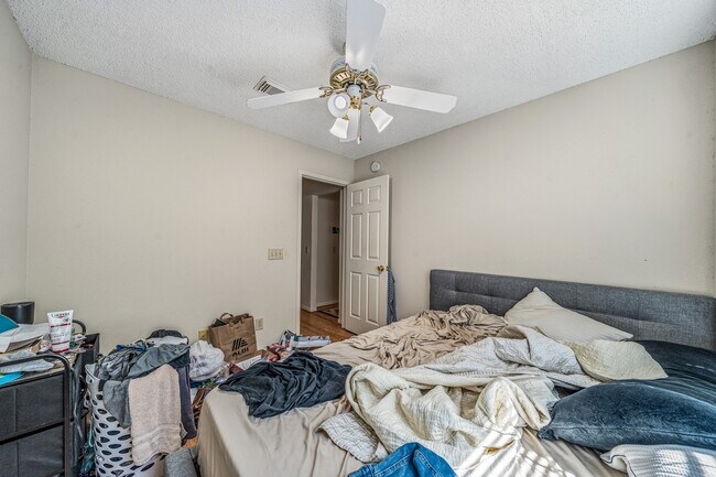 Building Photo - 9915 Villa Verde Dr