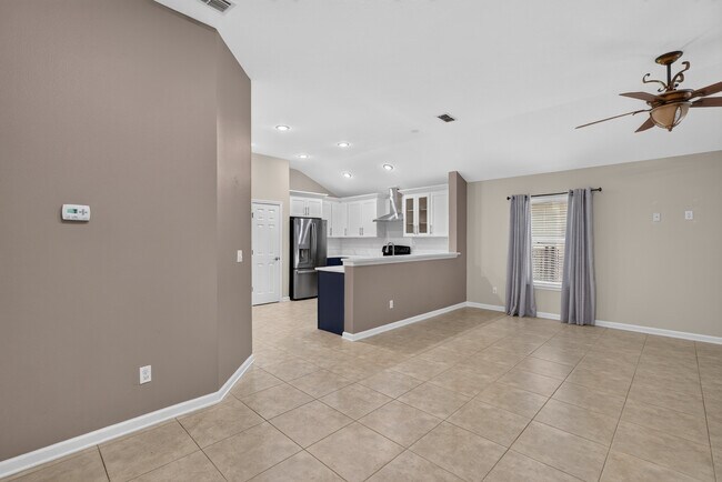 Building Photo - 73 Durango Dr