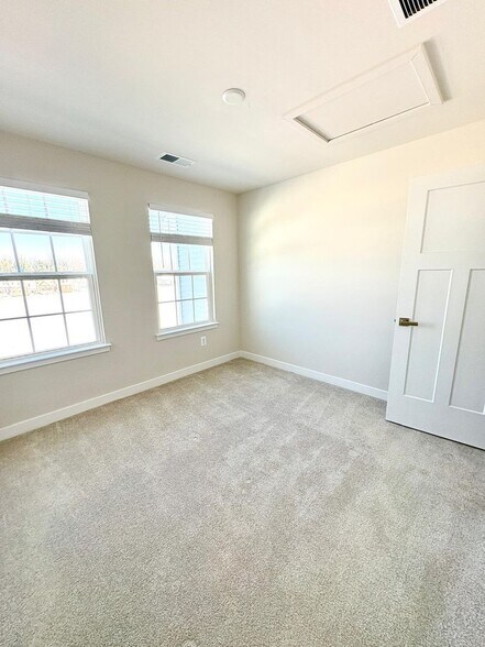 Building Photo - 856 New Castle Landing Dr