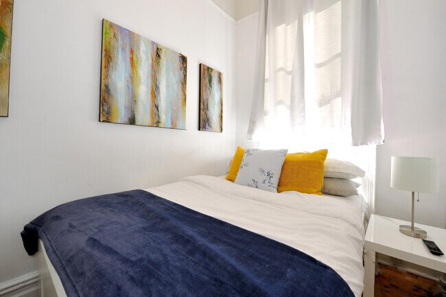 Building Photo - 416 W 46th St