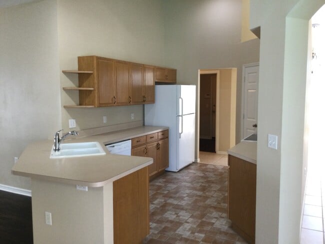 Building Photo - 2408 Groveway Dr