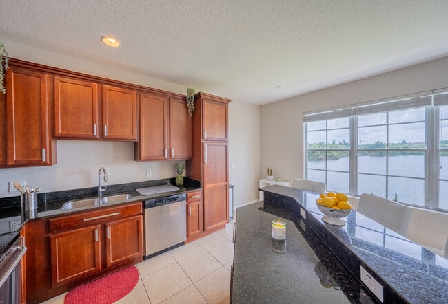 Building Photo - Town Home For Rent in Lake Brandon!