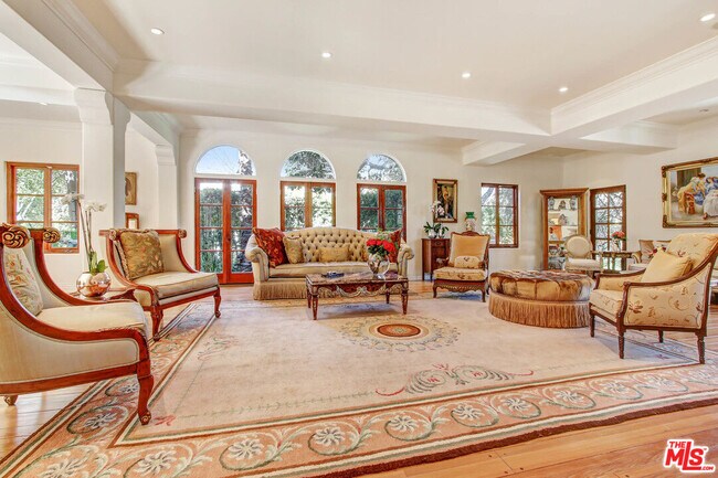 Building Photo - 725 Foothill Rd