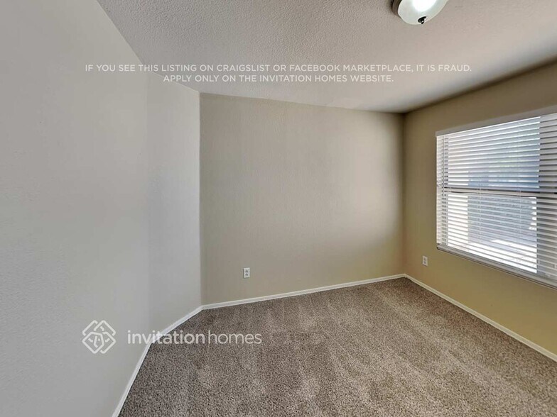 Building Photo - 11542 W Flores Dr