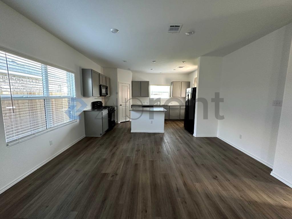 Building Photo - 303 Milliner Lp