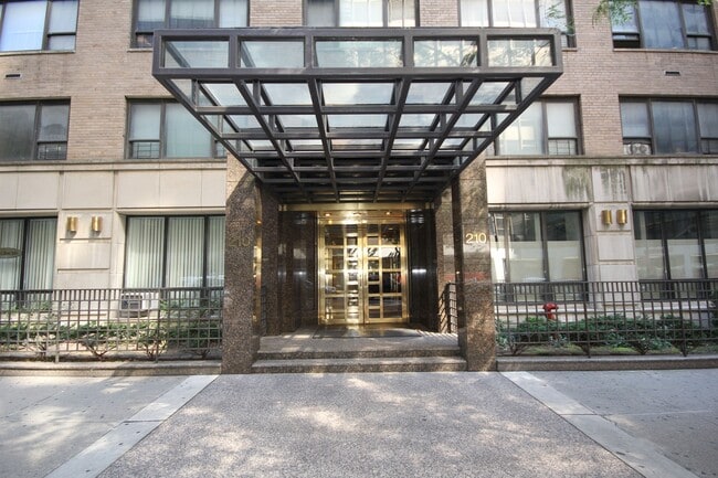 Building Photo - 210 E 47th St