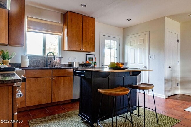 Building Photo - 1148 E Glenn Dr