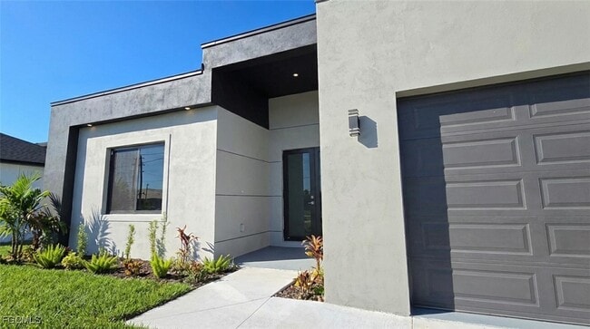 Building Photo - 1027 Kismet Pkwy W