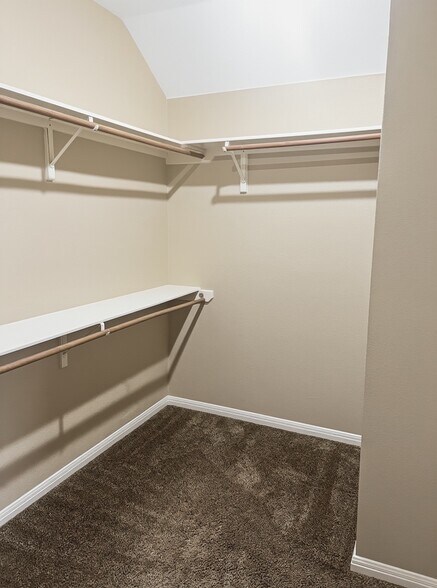 Master Closet - 15201 Calaveras Dr