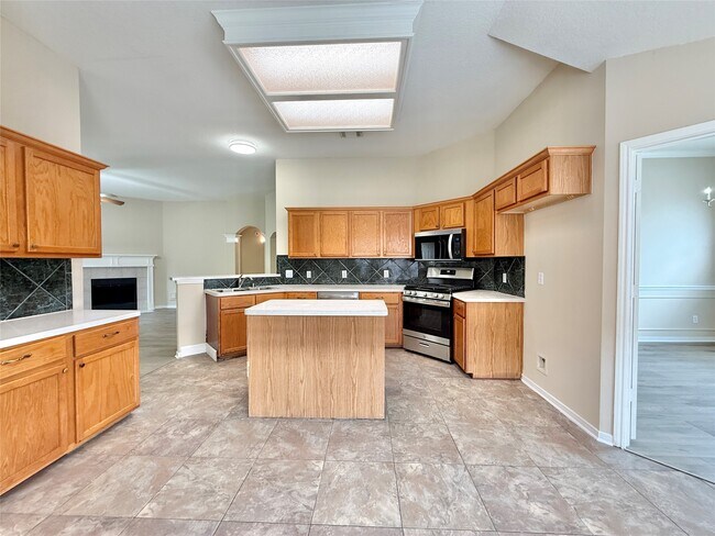 Building Photo - 25335 Rayford Crest Dr