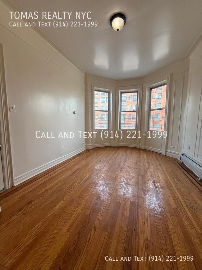 Building Photo - 776 E 233rd St