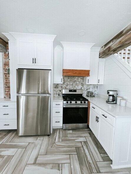 Fully stocked kitchen with new applicances. - 624 Park St