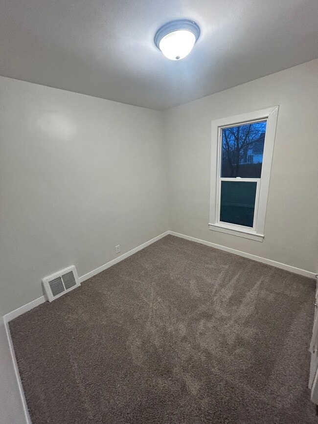 Building Photo - 270 W Pine St NE