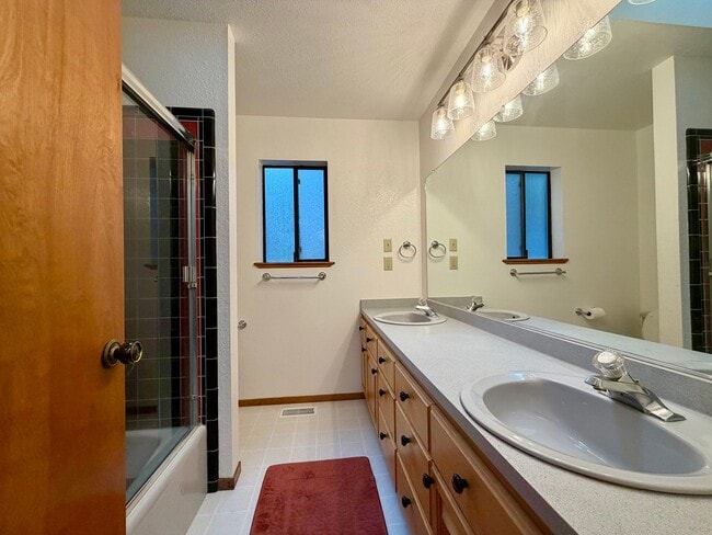 Building Photo - 4036 Campton Rd