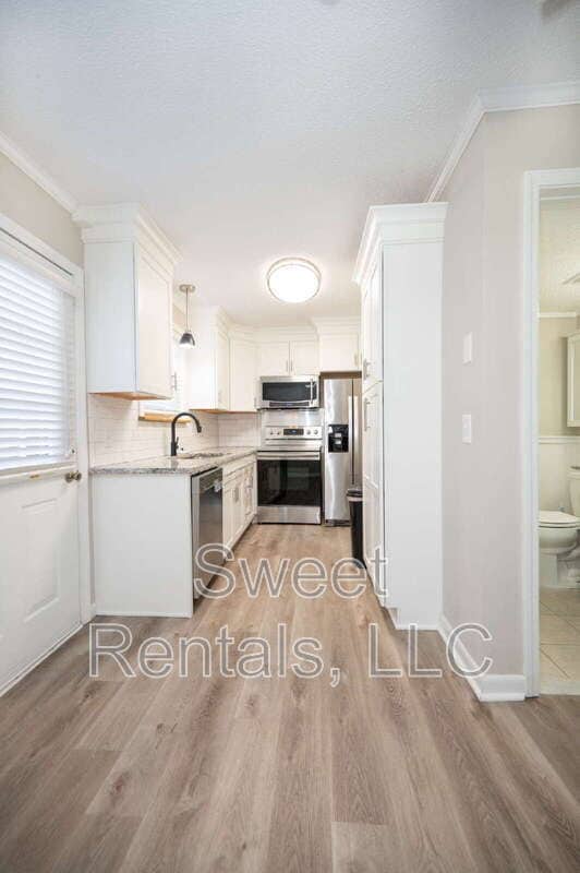 Building Photo - 415 Parkdale Dr