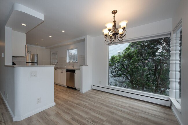 Building Photo - 2021