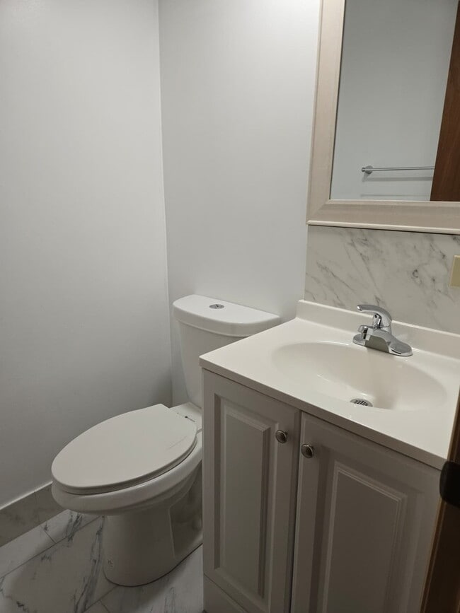 Building Photo - 6146 N Melvina Ave