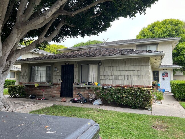 Primary Photo - Charming Two Bedroom Manor Condo