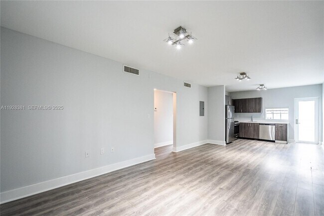 Building Photo - 331 85th St