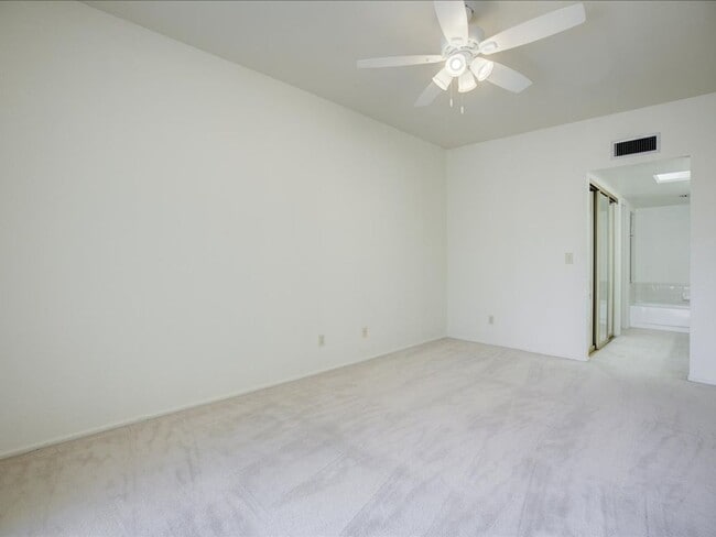 Building Photo - Near the Rillito Walk Path - 3 Bed, 2 Bath with Community Pool!