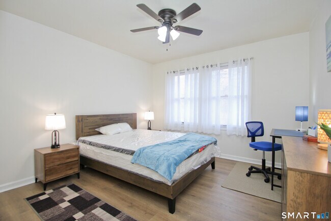 Building Photo - 1 Concorde Way